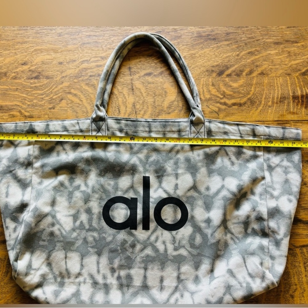 ALO Yoga Black and White Tie-Dye Tote Bag - Picture 3 of 9